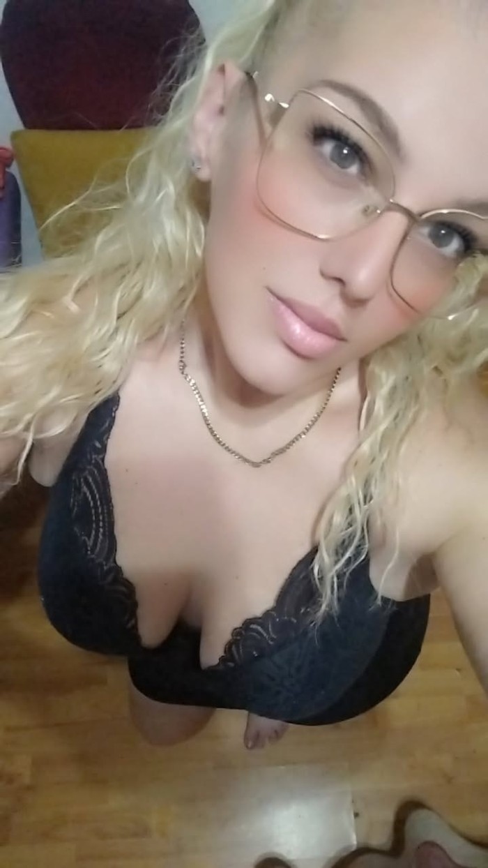Escort española independiente rubia muy sexy
