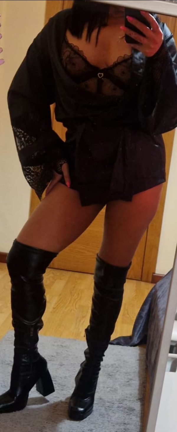 ESMERALDA 38 AÑOS, SENSUALIDAD QUE DESPIERTA DESEO…