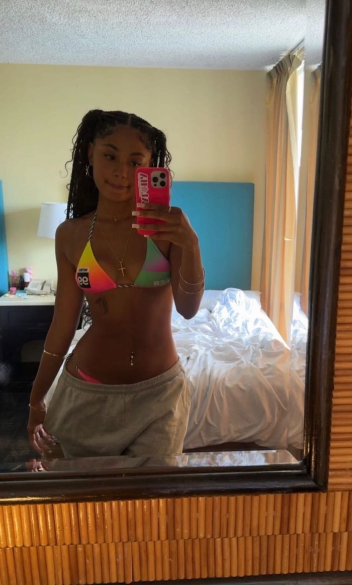 Chica vip colombiana morenita muy guapa