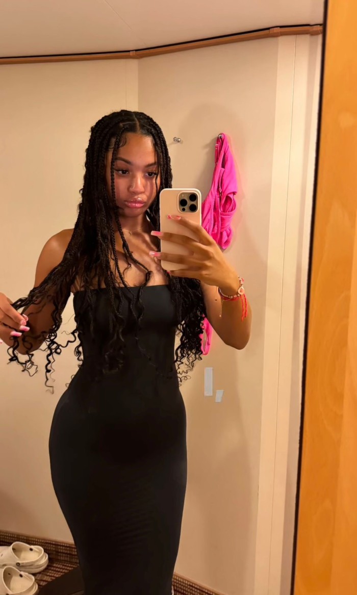 Chica vip colombiana morenita muy guapa