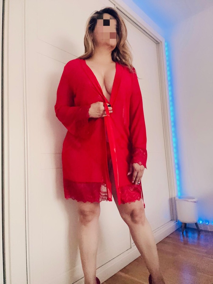 Noa colombiana fiestera