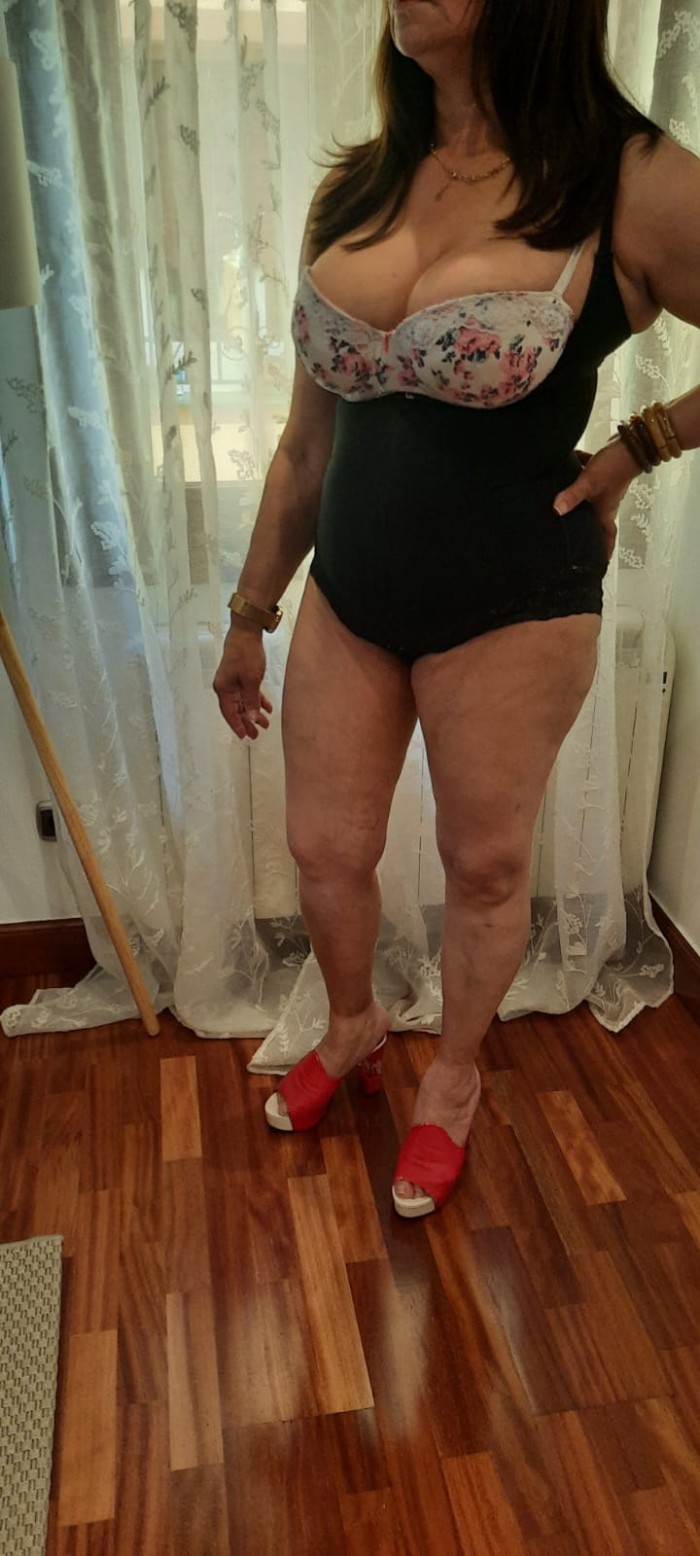 AMANDA, MADURA SENSUAL Y TAMBIÉN CON MI HERMANA