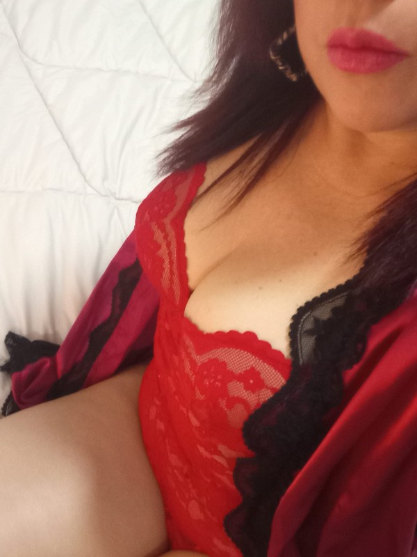 SANDRA 40 años, SEDUCTORA y muy JUGUETONA…