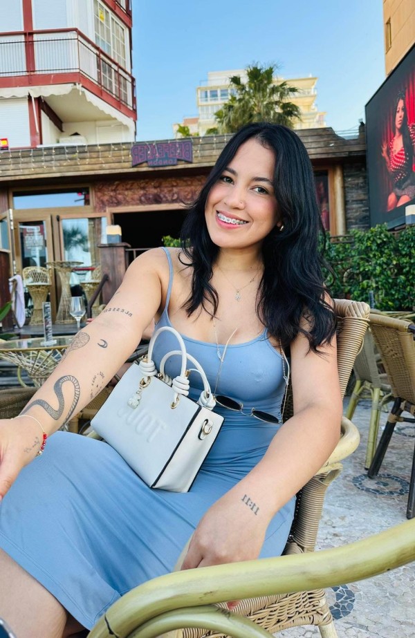 Hola amores soy Sharon 24 años acabo de llegar en Benidorm