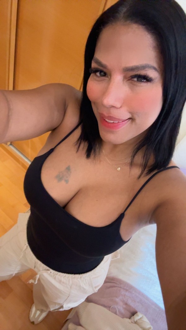 CULONA CON GANAS DE SEXO Y FARRA