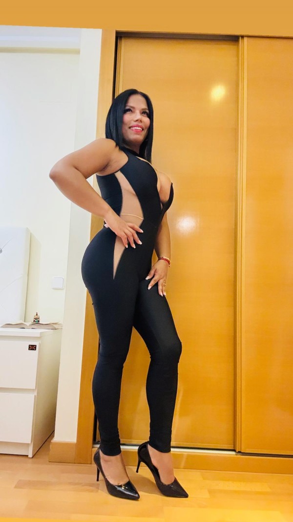 CULONA CON GANAS DE SEXO Y FARRA