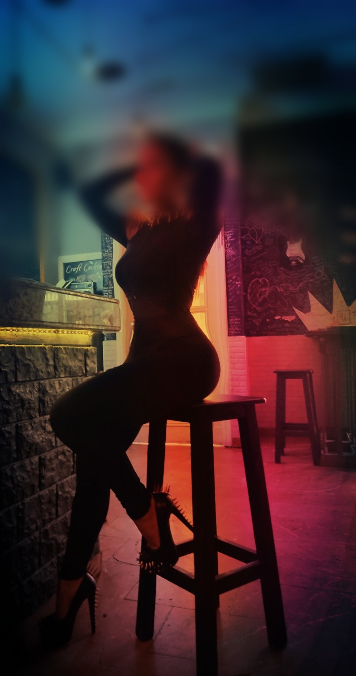 ama muy estricta joven y perversa