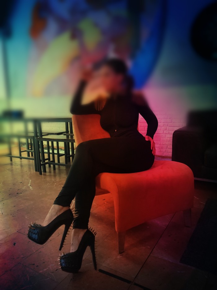 ama muy estricta joven y perversa