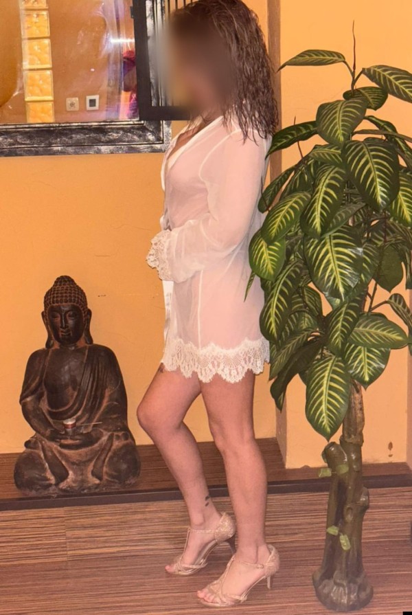 MASAJISTA ESPAÑOLA DE LUJO CON DEDOS DE ORO