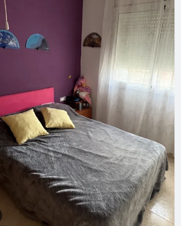 24 habitación disponible solo para chicas