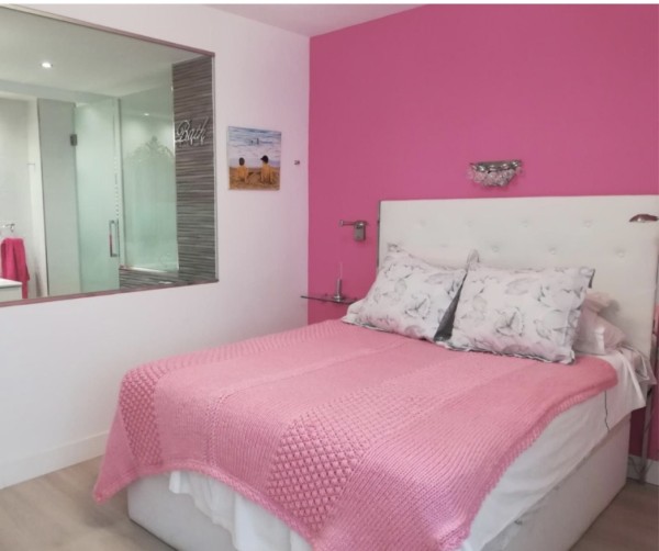 24 habitación disponible solo para chicas