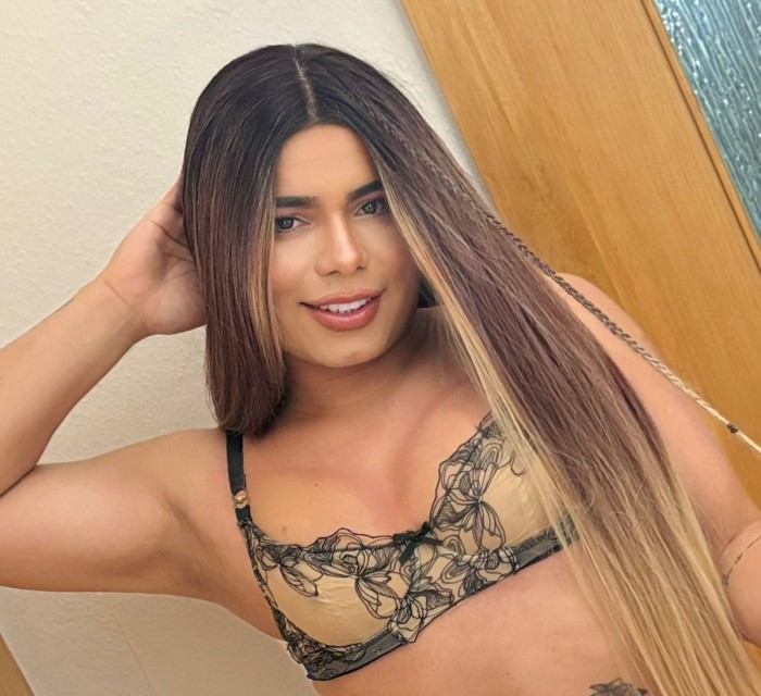 Trans versátil en Ripollet 20 cm de polla lechera