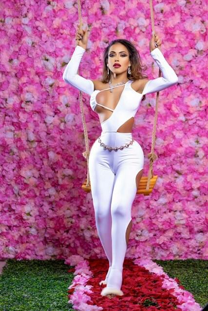 BRASILEÑA FEMENINA VERSÁTIL FIESTERA Y AUTÉNTICA