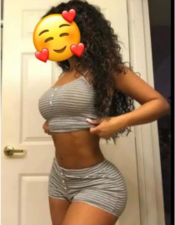 Hermosa brasileña de piel caribeña en Torrox costa