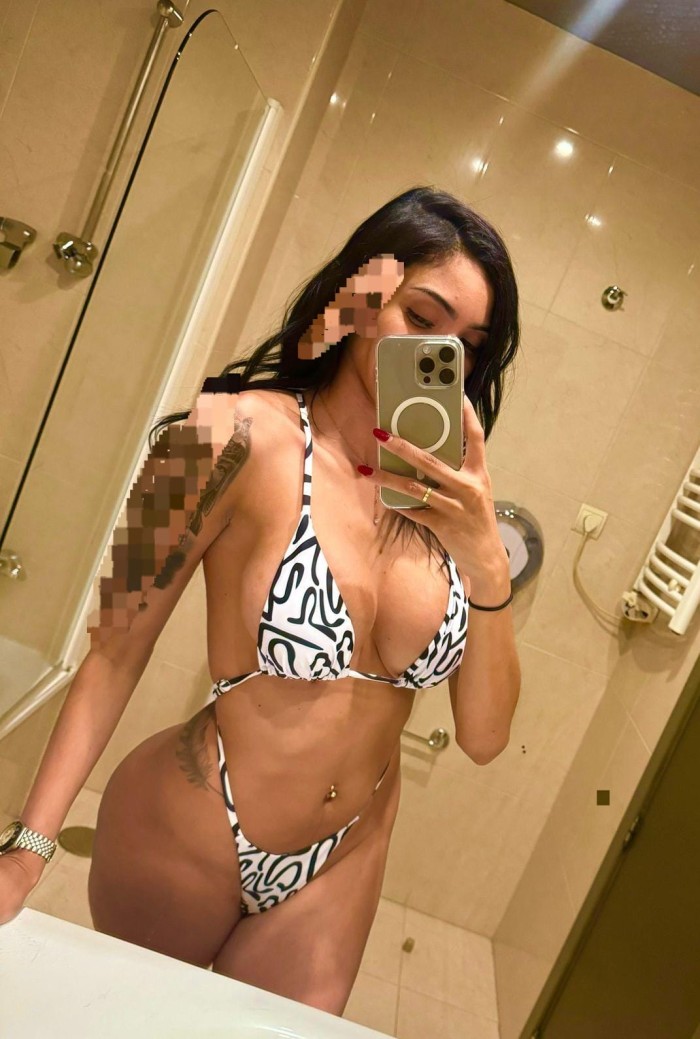 Juguetes, lencería y yo. ¿Falta algo más?