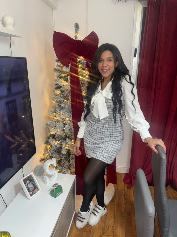 VICTORIA  TÚ DIOSA… DELICIOSA,,, TREMENDA Y JUGUETONA