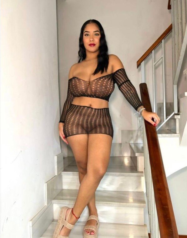 ELEGANTE SEXY Y CON GANAS Y BUENAS CURVAS