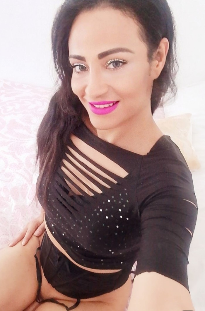 DISPONIBLE AHORA ACTIVA Y PASIVA BESOS DE LENGUA