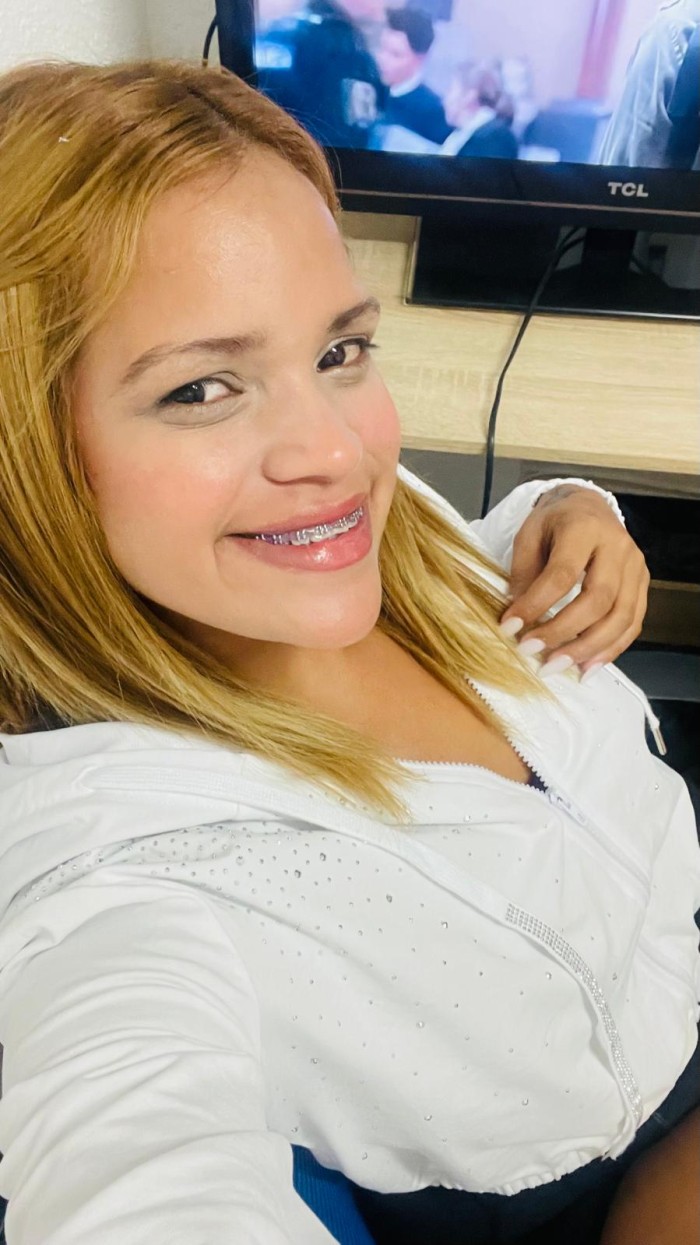 Venezolana joven Rubia delgada todas las posturas