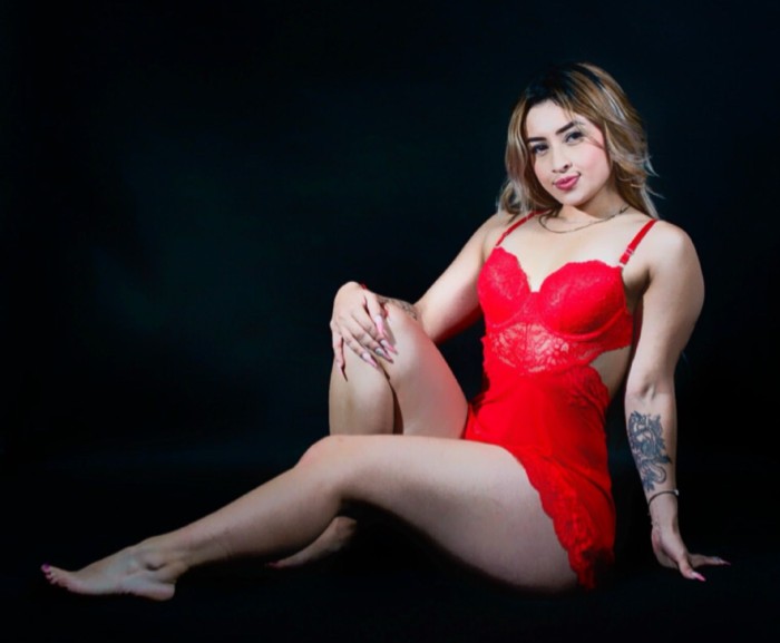 EMILI  ESPERANDOTE BIEN CALIENTICA