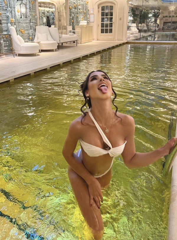 SCARLETT PRIMERA VEZ EN MALLORCA SERVICIO VIP
