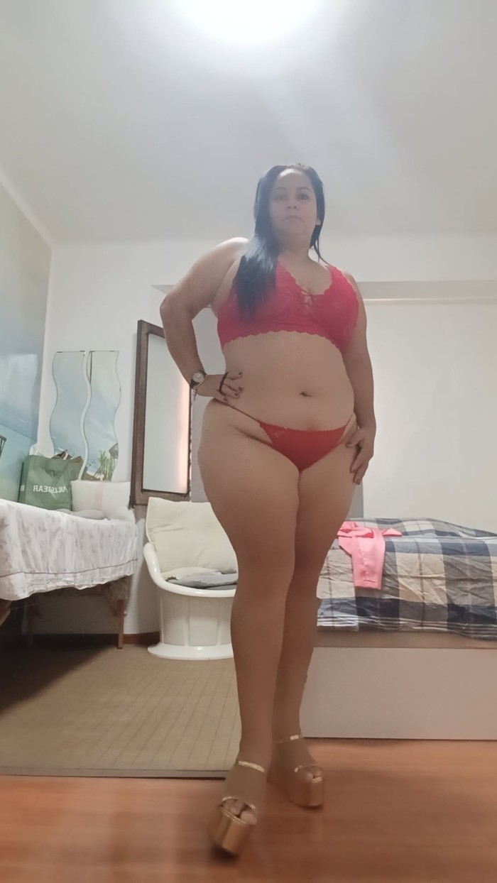 Latina cachonda diavlona complacente morbosa