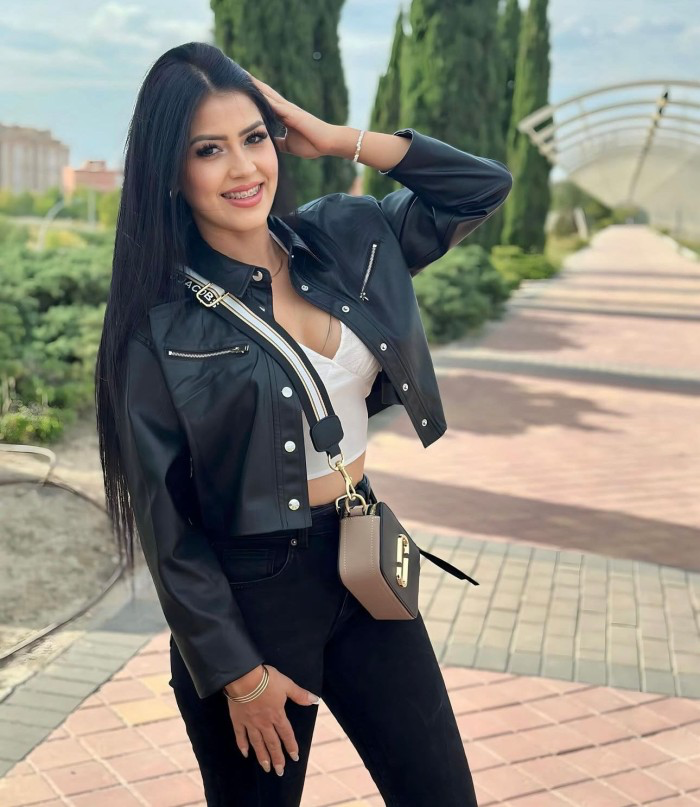 Latina preciosa muy bonita en Cornellá