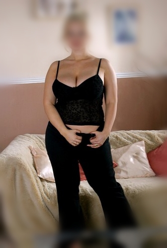 Madurita rellenita con ganas de fiesta