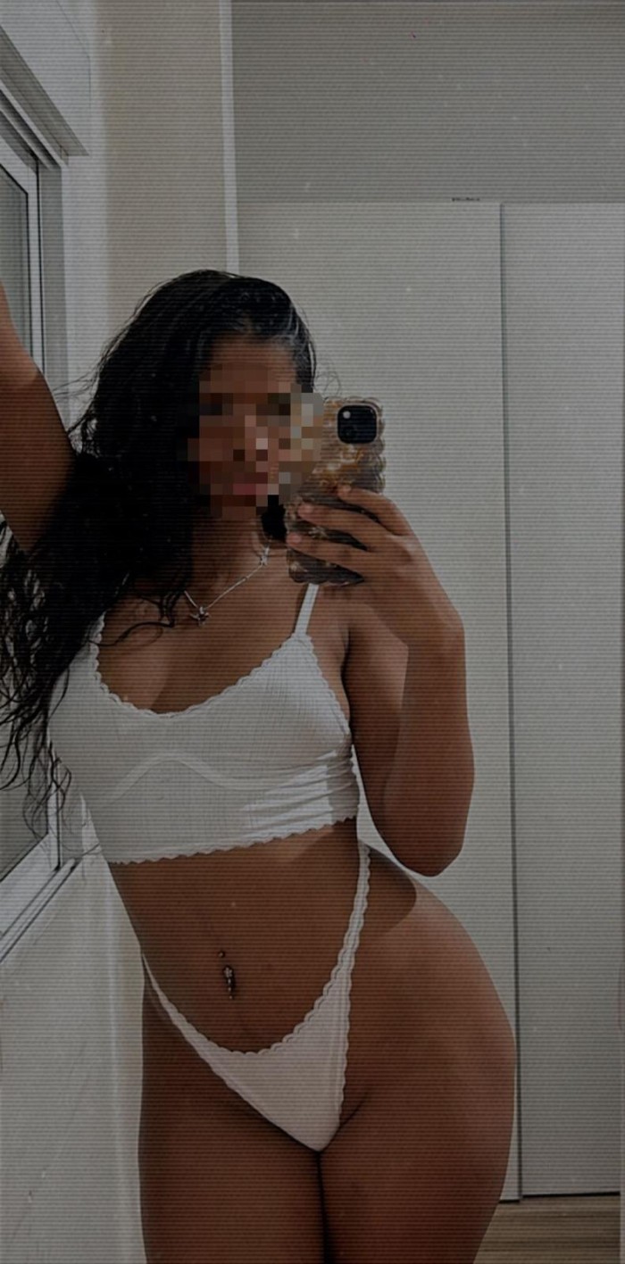 Mulata exótica sexy complaciente