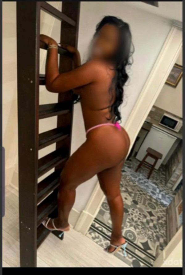 Latina cachonda