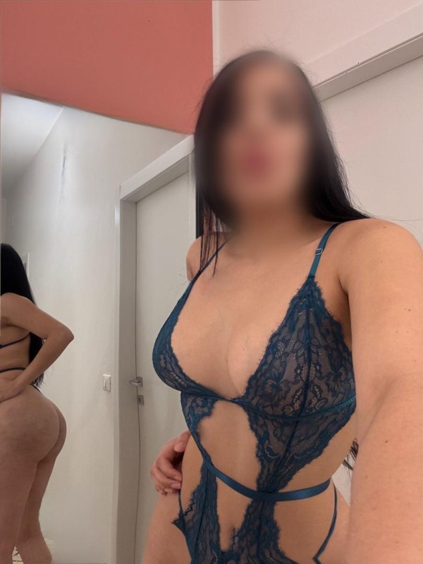 ALEXA . JUEGA CON MI COÑITO HUMEDO Y DAME PLACER