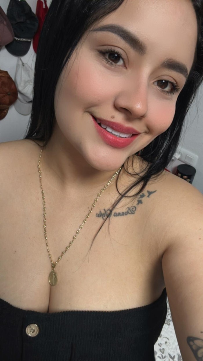 SARA TIERNA DISPONIBLE Y COMPLETAMENTE PARA TI