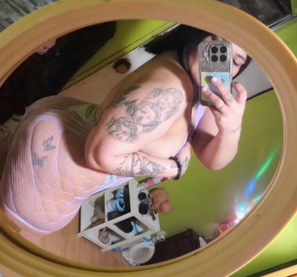 Discreta jovencita cachonda 22 añitos