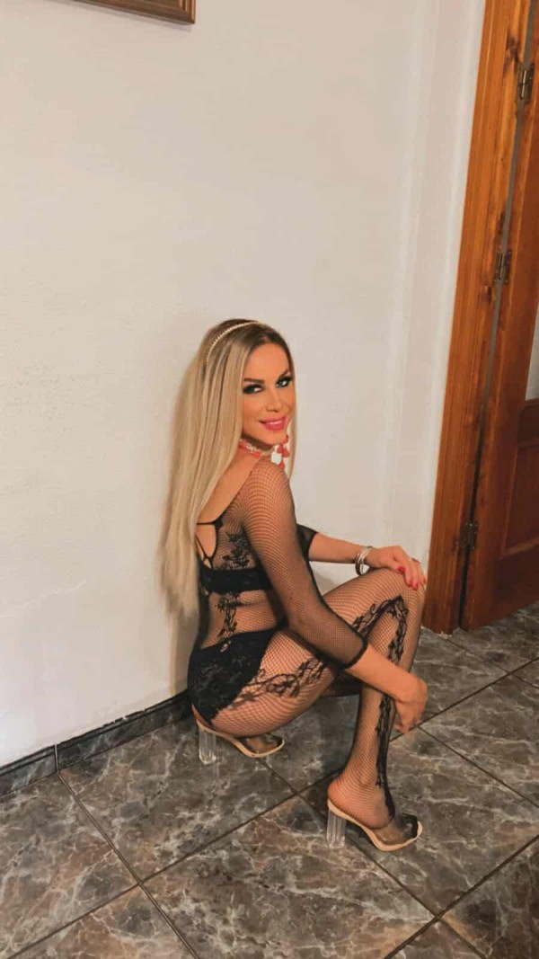 Jugosa apretadita rubia  fotos reales