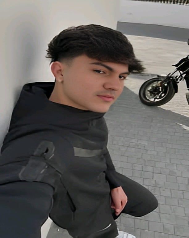 Reciénllegado versátil joven guapo real popers