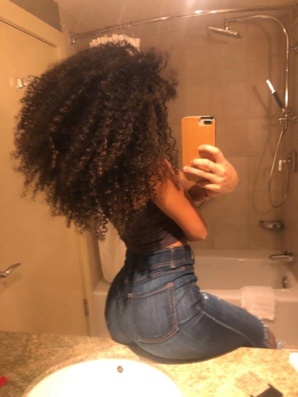 Alta delgada con culo grande morena muy cachoda