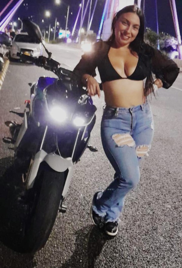 613444539 Sofía y Emili Noche de Pasión Irresistible