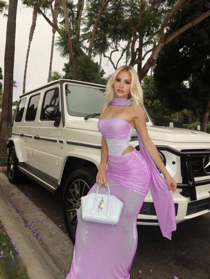 VALENTINA ATREVIDA Y SENSUAL  EN IBIZA