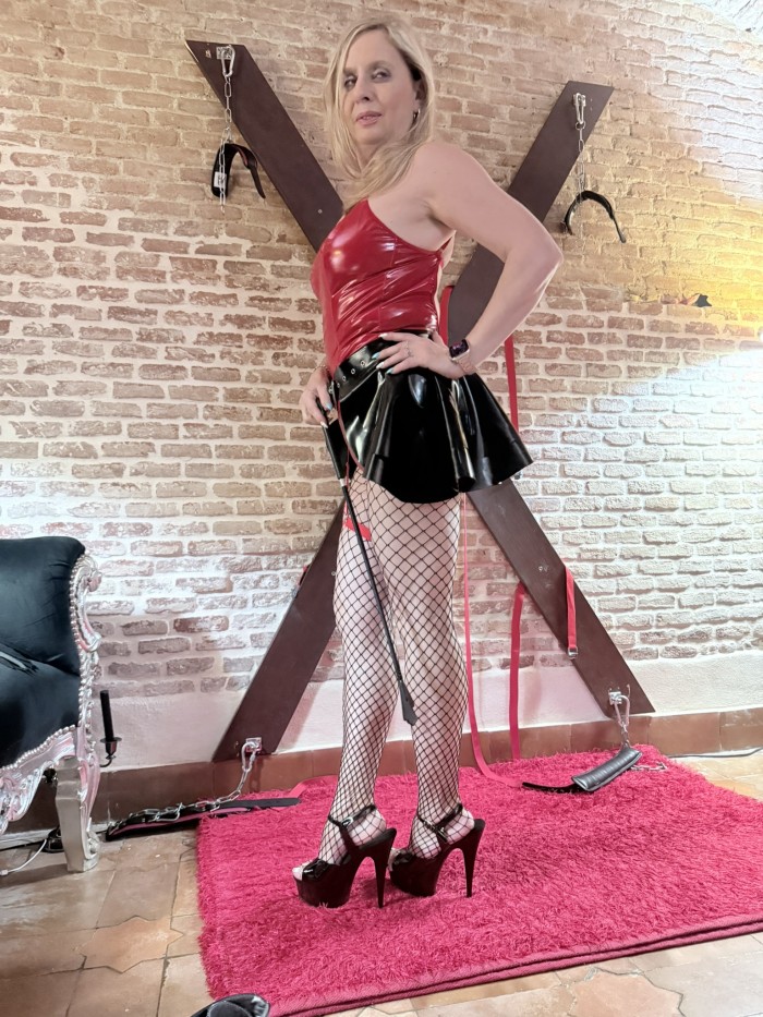 MISTRESS SUSANA DIOSA IMPLACABLE MAZMORRA PROPIA I