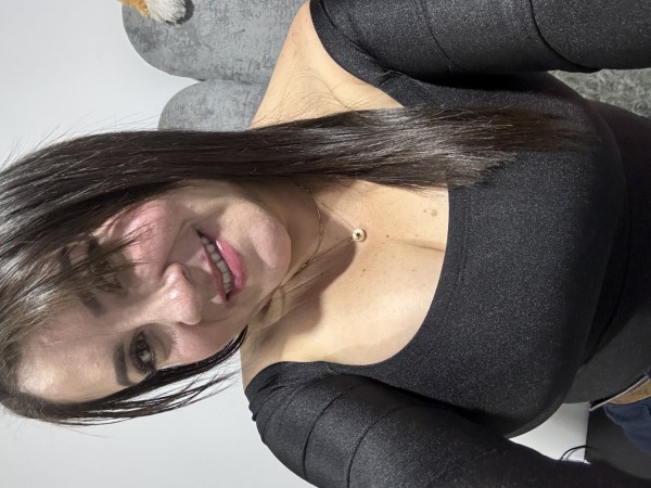 Madurita, complaciente, fiestera
