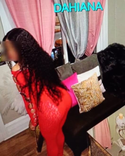 Dominicana mulata, pechos grandes 24 horas