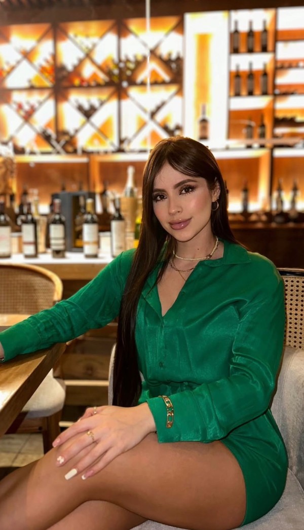 llego tú chica guarra que te la chupa hasta sacarte toda tu leche