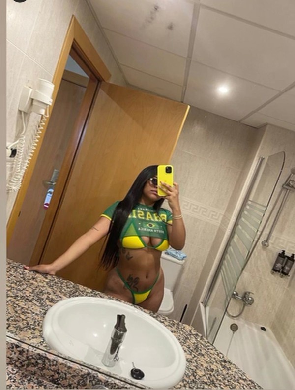 FIESTERA,HERMOSA Y MUY CACHONDA