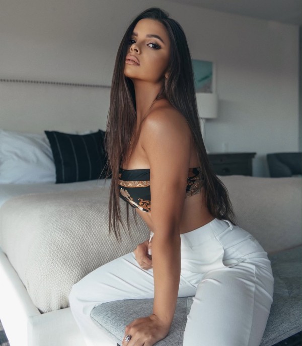 CAMILA EXUBERANTE TODA UNA DIOSA DE LUJO