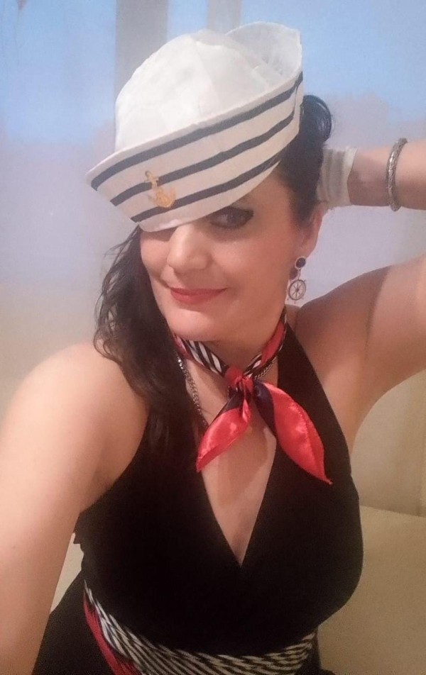 ESPAÑOLA,. ESTOY CON. GANAS DE TODO. FIESTERA,PURO MORBO