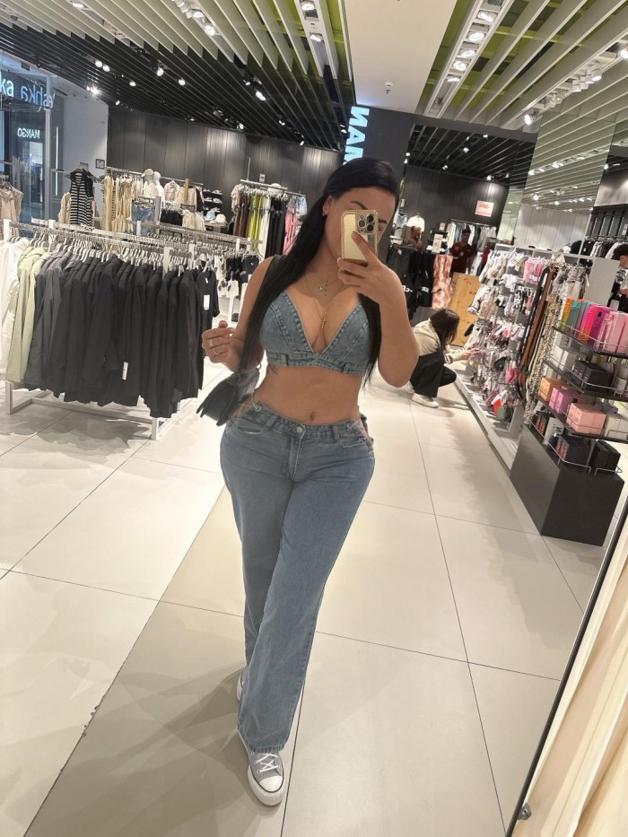 Novedades colombiana fogosa y atenta