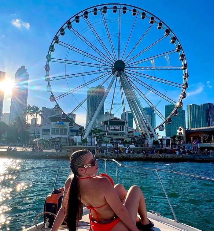 ENCANTO LATINO DISCRECIÓN CLASE Y SENSUALIDAD