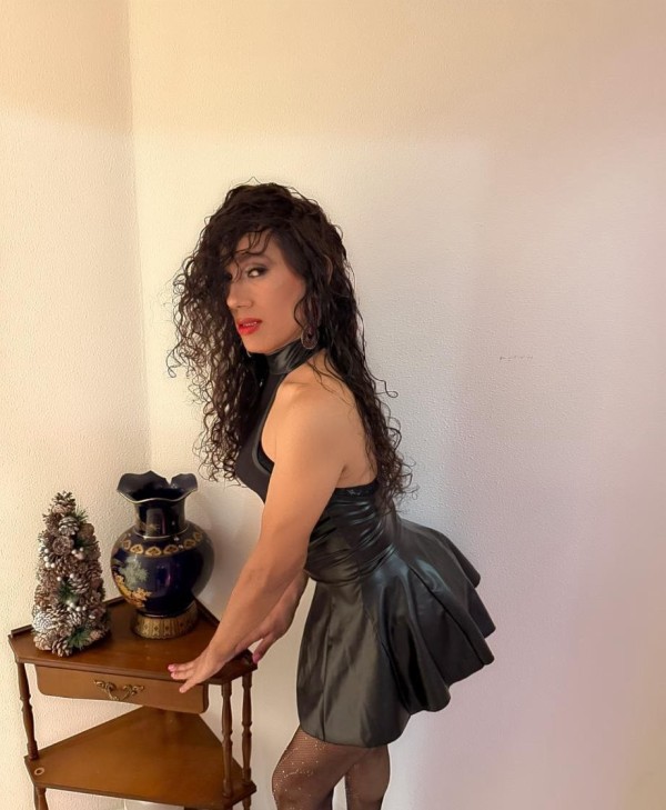 Chica trans latina, experta en principiantes, respetuosa y muy buen trato.