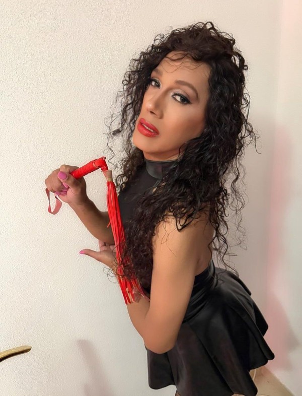 Pocos dias en tu ciudad, fiestera, dominante, guapa y muy complaciente.