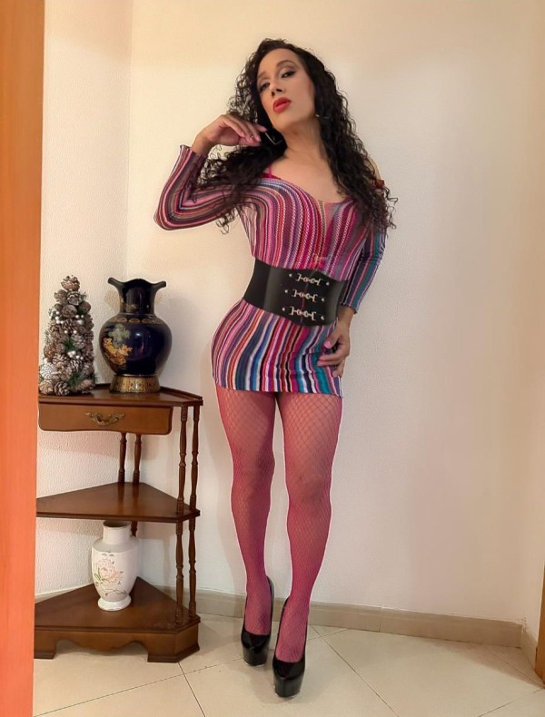 Pocos dias en tu ciudad, fiestera, dominante, guapa y muy complaciente.